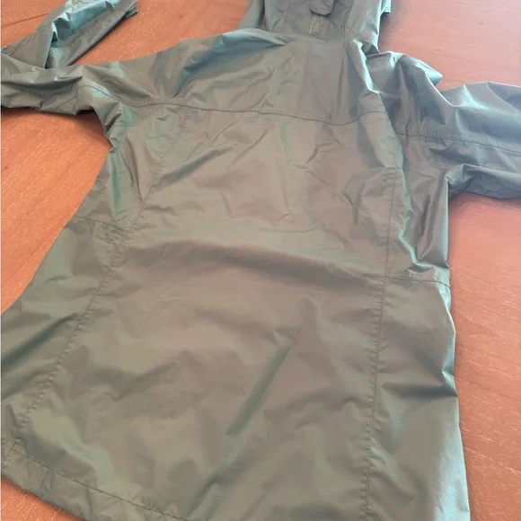 L.L. Bean Trail Model Rain Jacket - Picture 7 of 9